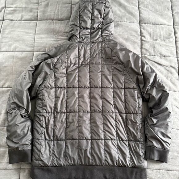 The North Face Men's Reversible Camo and Black Puffer Jacket - Picture 14 of 15